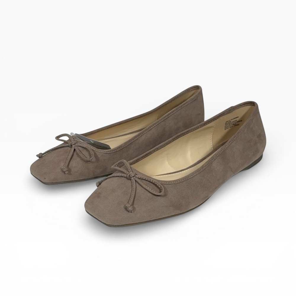 New With Tag Liz Claiborne Flushing Bow Tie Tan Faux Suede Flats Size 10M